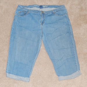 Avenue Capri Jeans